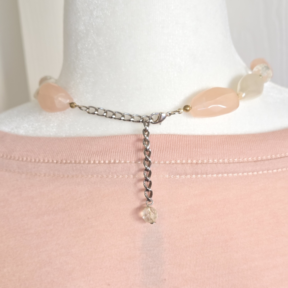 Chic Beaded Necklace in Pink and Cream - Picture 5 of 5